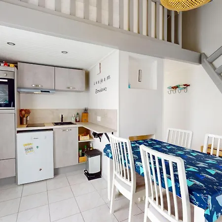 Etoile De Avec Piscine Holiday home *