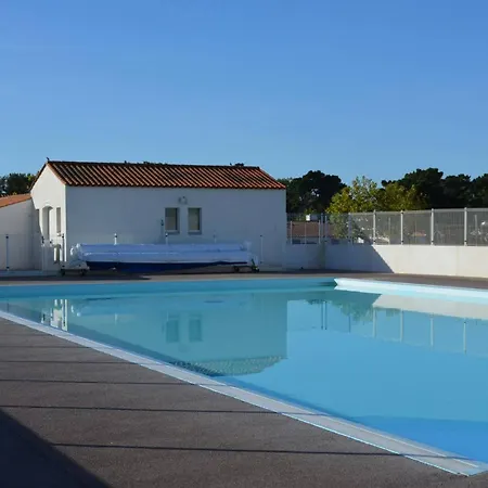 Etoile De Avec Piscine Holiday home