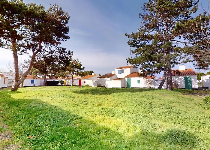 Etoile De Avec Piscine 布雷蒂诺斯梅尔